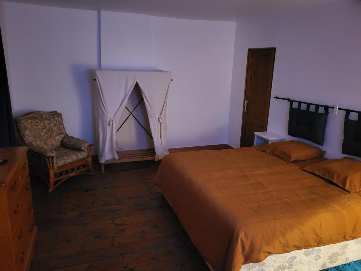 Domaine De La Sarrotte Bed & Breakfast Saugon Exterior photo