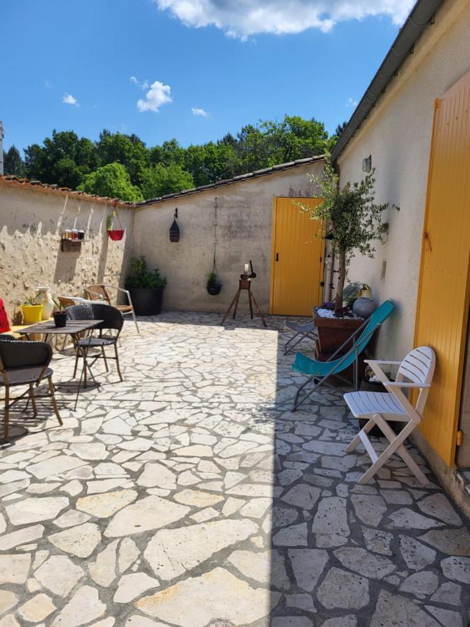 Domaine De La Sarrotte Bed & Breakfast Saugon Exterior photo